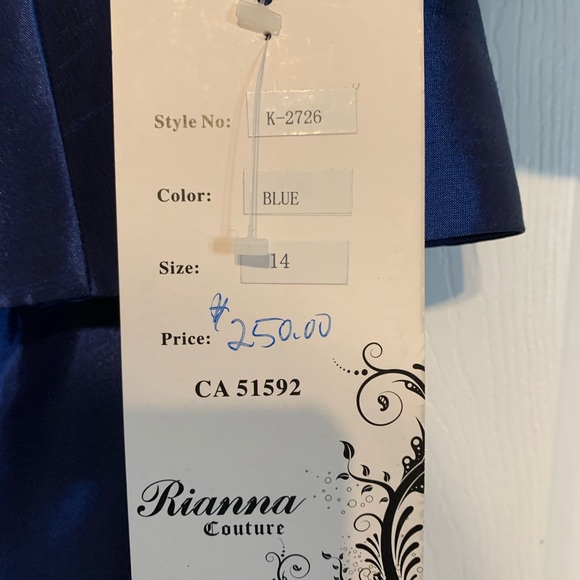 Dress - Picture 6 of 6